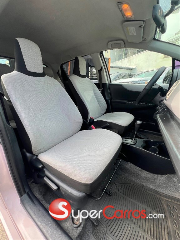 2012 Toyota VITZ — foto 7 / 10