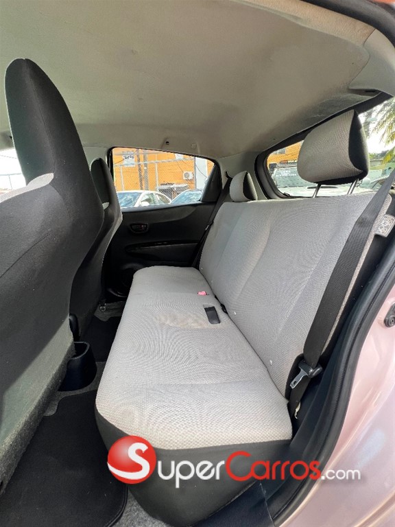 2012 Toyota VITZ — foto 8 / 10