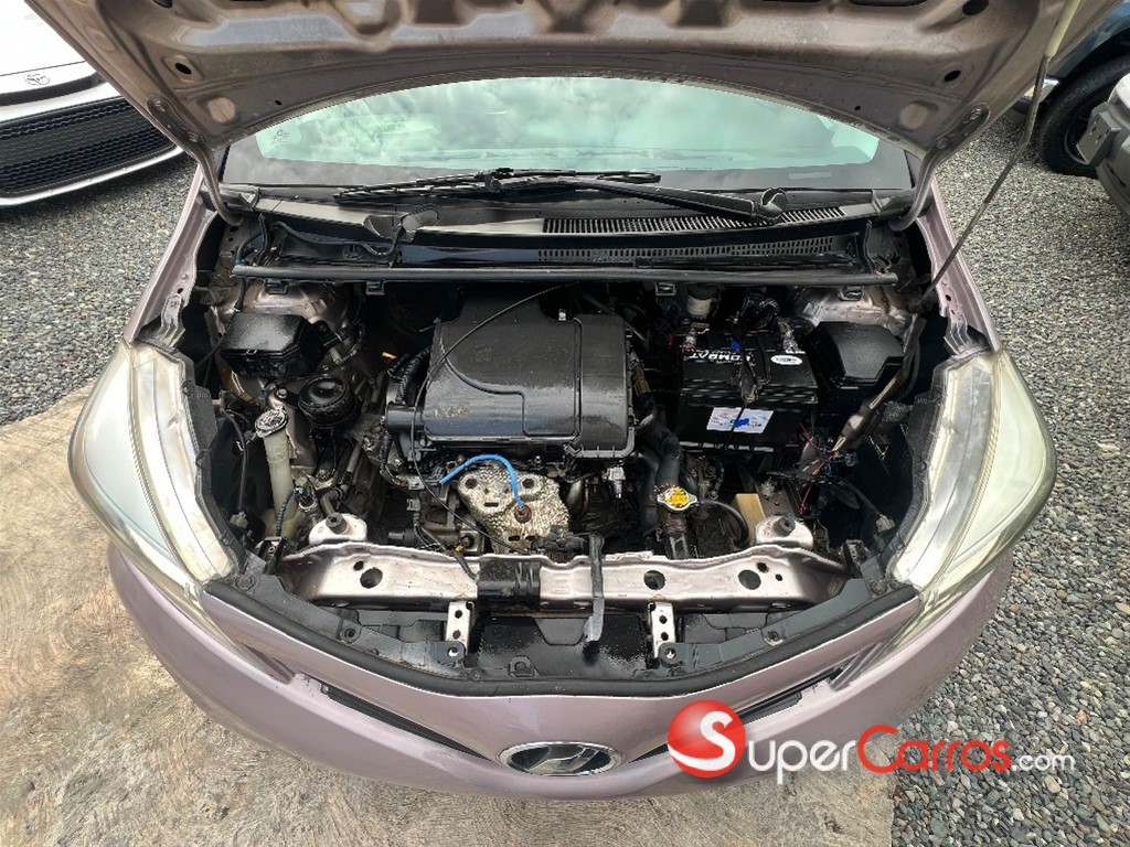 2012 Toyota VITZ — foto 9 / 10