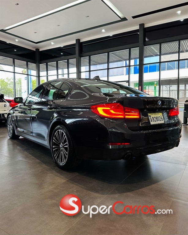 2019 BMW Serie 5 530i Sportline — foto 10 / 12