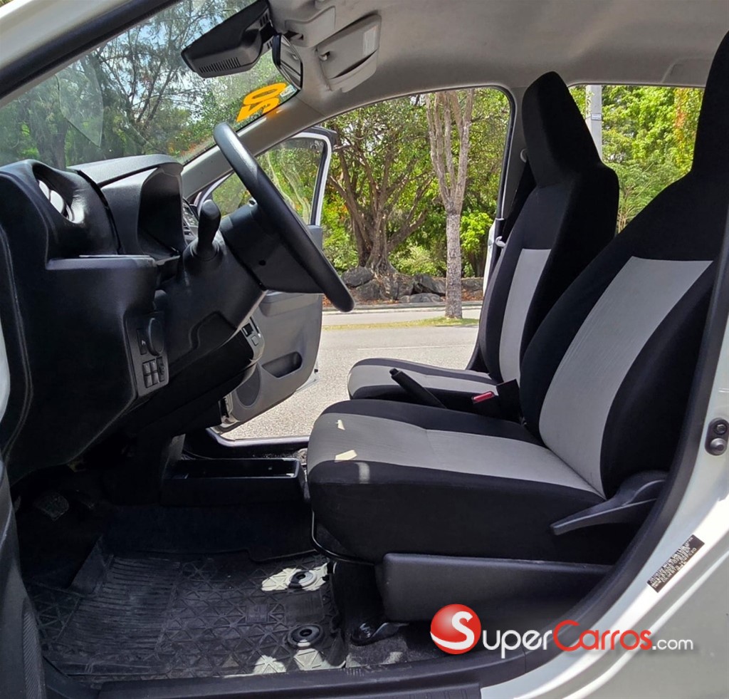 2020 Daihatsu Mira — foto 7 / 12