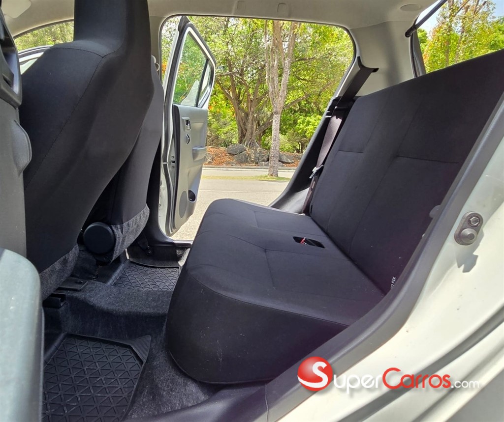2020 Daihatsu Mira — foto 9 / 12