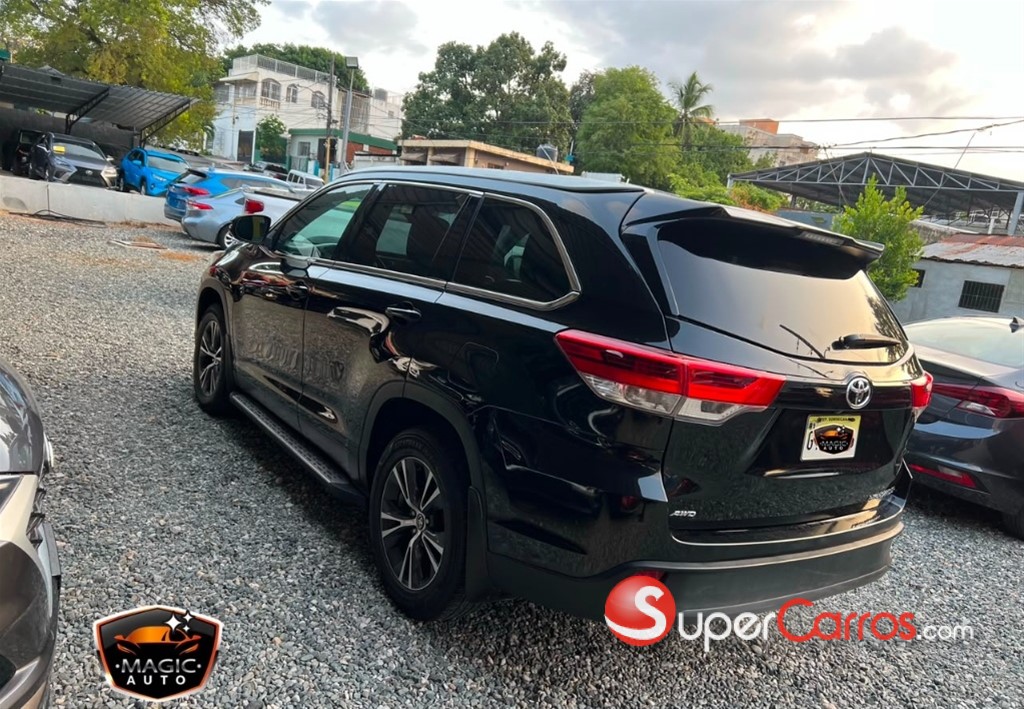 2019 Toyota Highlander LE — foto 9 / 11