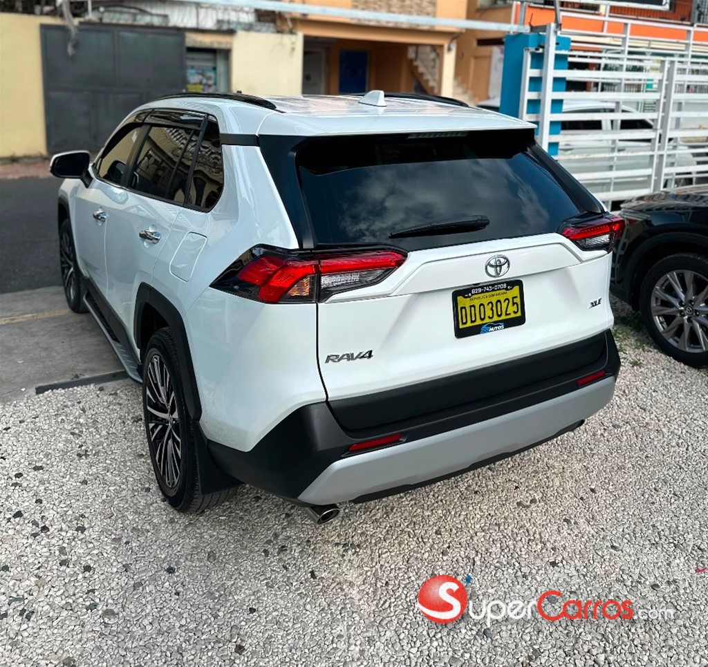 2024 Toyota RAV4 XLE Premium — foto 4 / 9