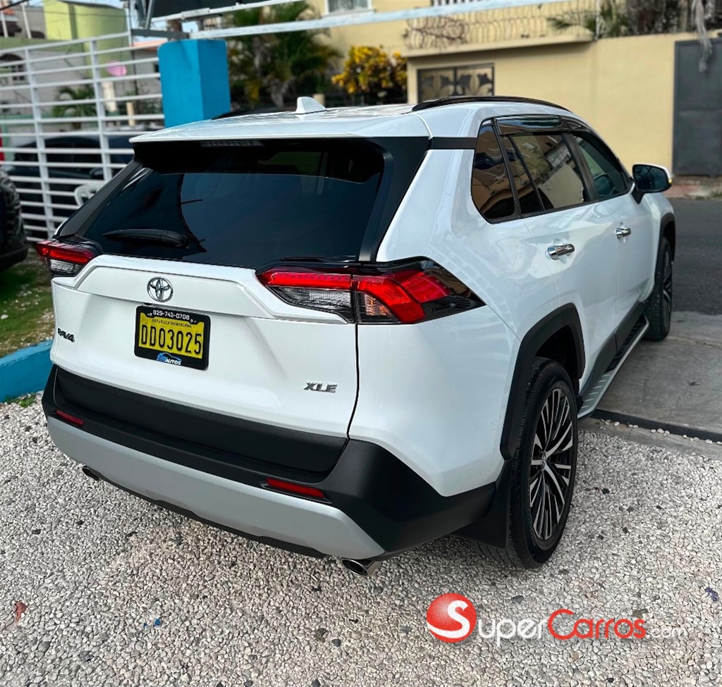 2024 Toyota RAV4 XLE Premium — foto 5 / 9