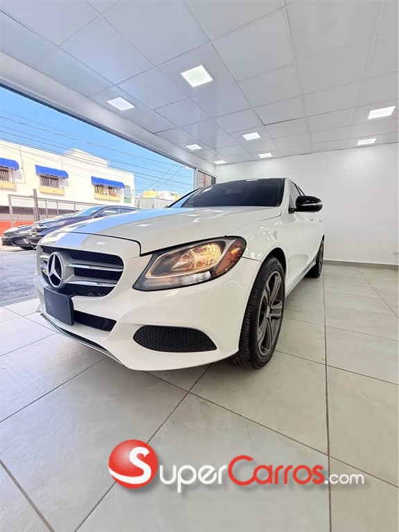 2015 Mercedes-Benz Clase C 300 4 Matic — foto 8 / 8