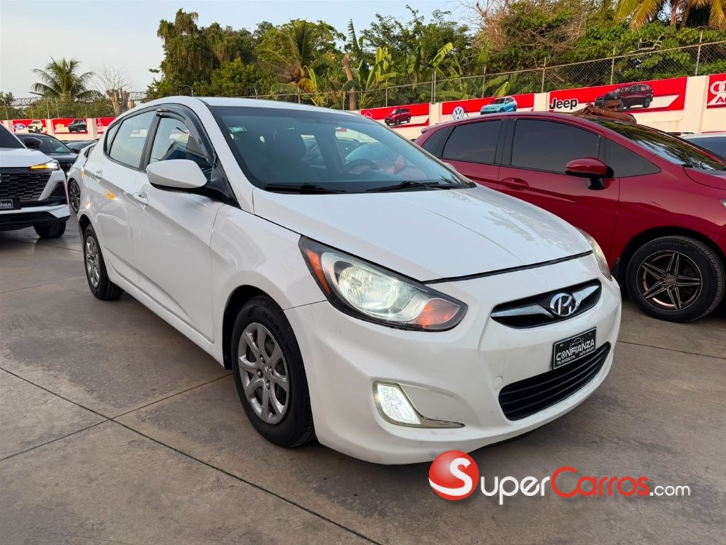 2014 Hyundai Accent — foto 3 / 8