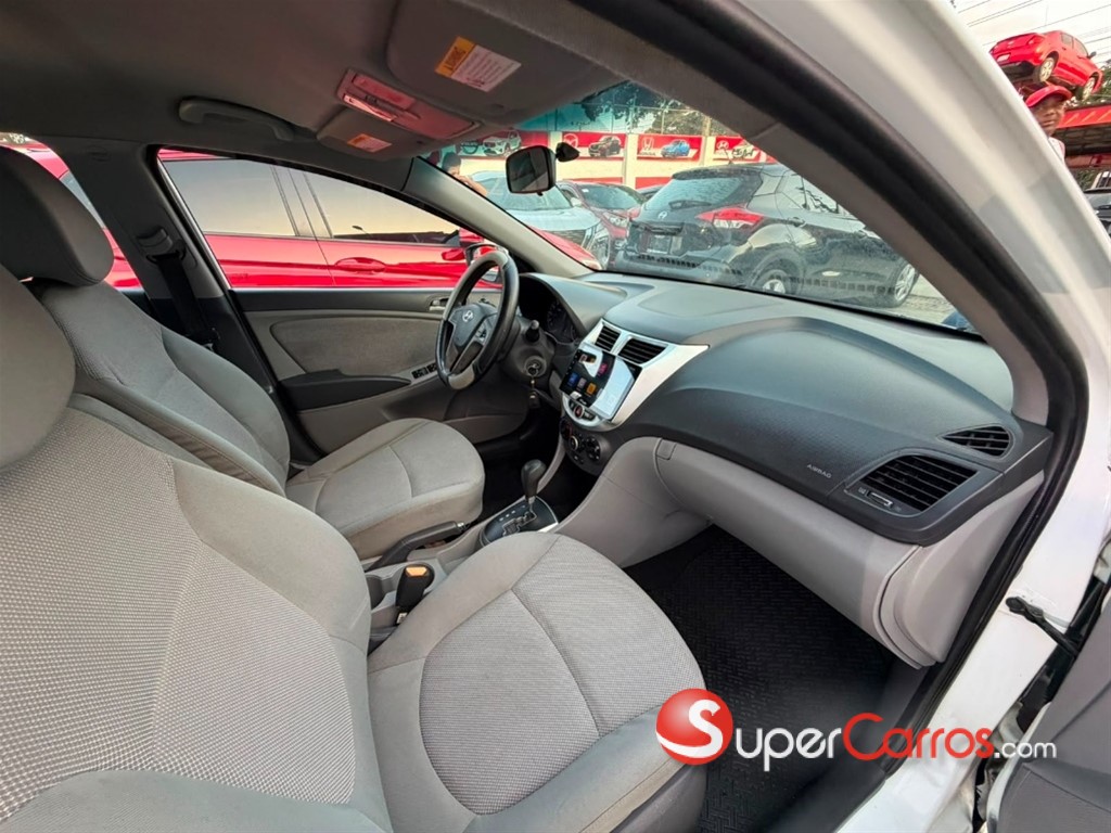 2014 Hyundai Accent — foto 7 / 8