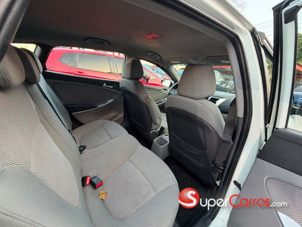 2014 Hyundai Accent — foto 8 / 8
