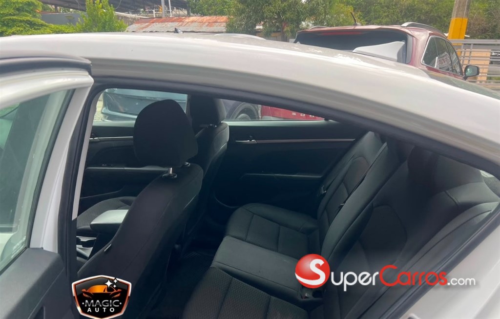 2020 Hyundai Elantra SEL — foto 5 / 9