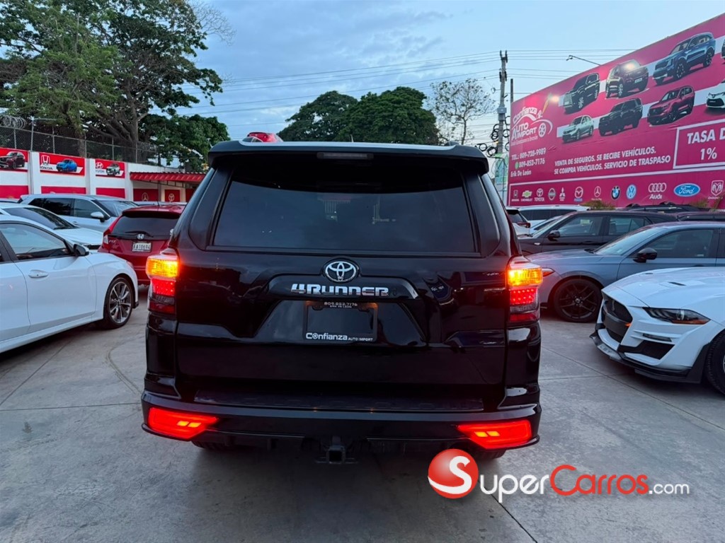 2021 Toyota 4 Runner SR5 — foto 5 / 10