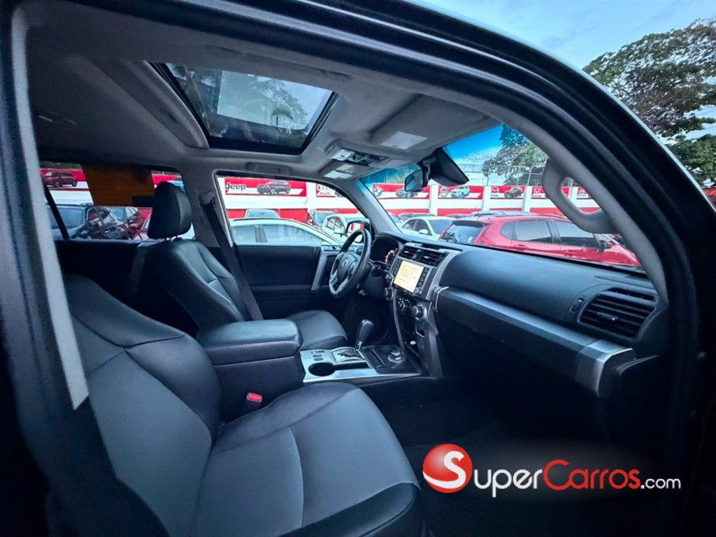 2021 Toyota 4 Runner SR5 — foto 8 / 10
