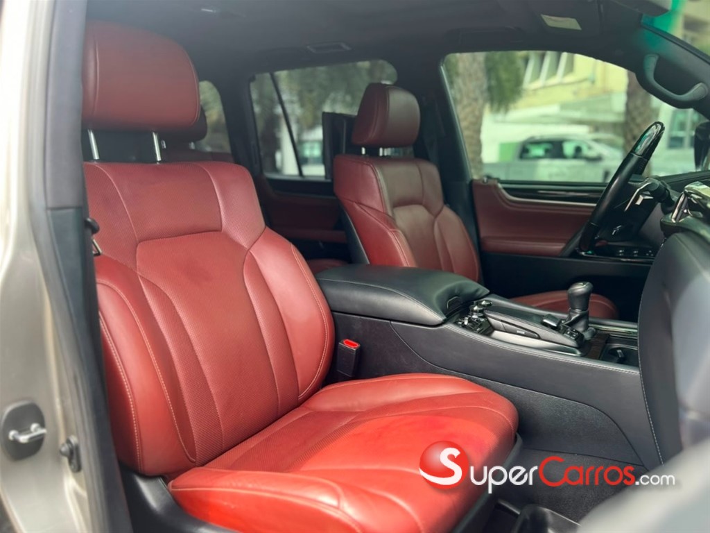 2020 Lexus LX 570 — foto 8 / 12