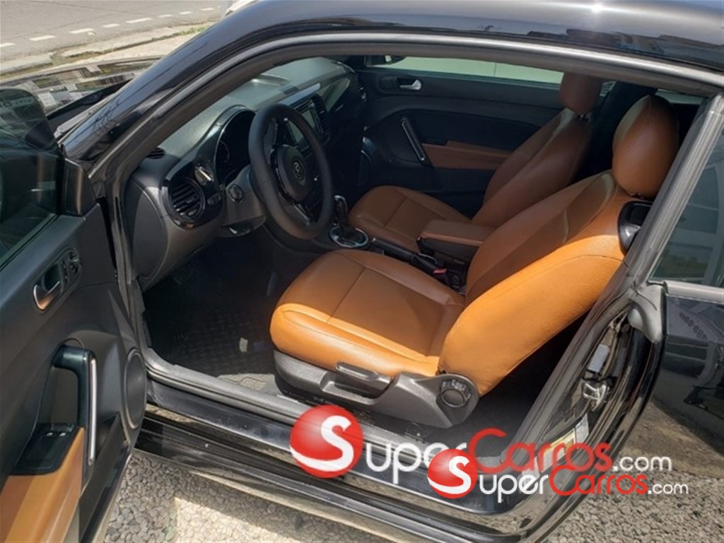 2013 Volkswagen Beetle — foto 8 / 12