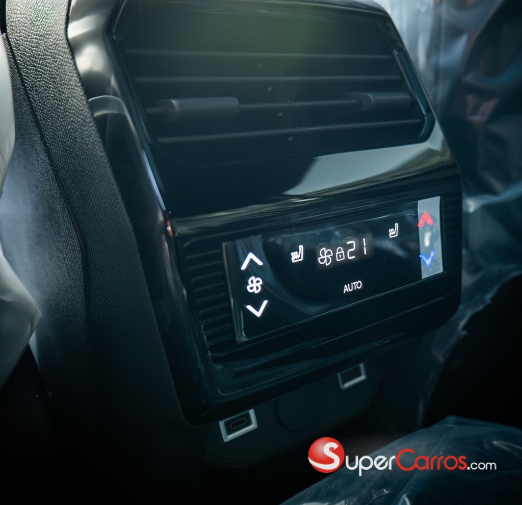 2027 Peugeot 5008 GT Line — foto 10 / 12