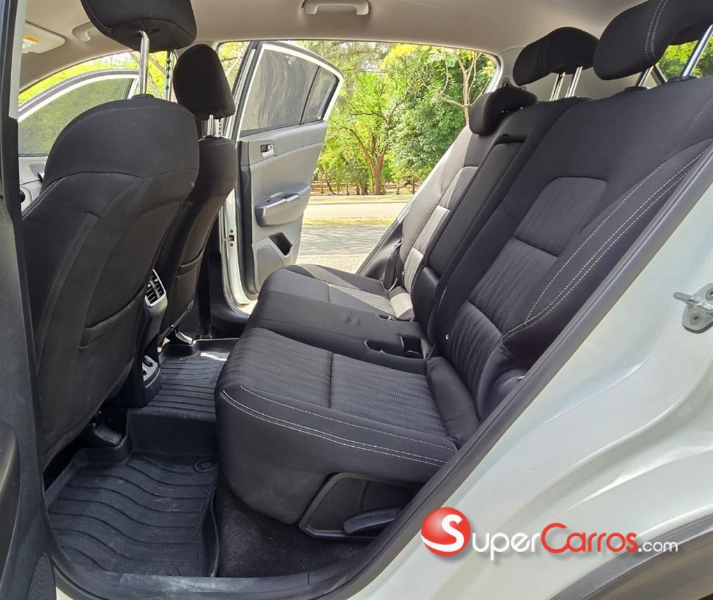 2017 Kia Sportage LX — foto 9 / 12