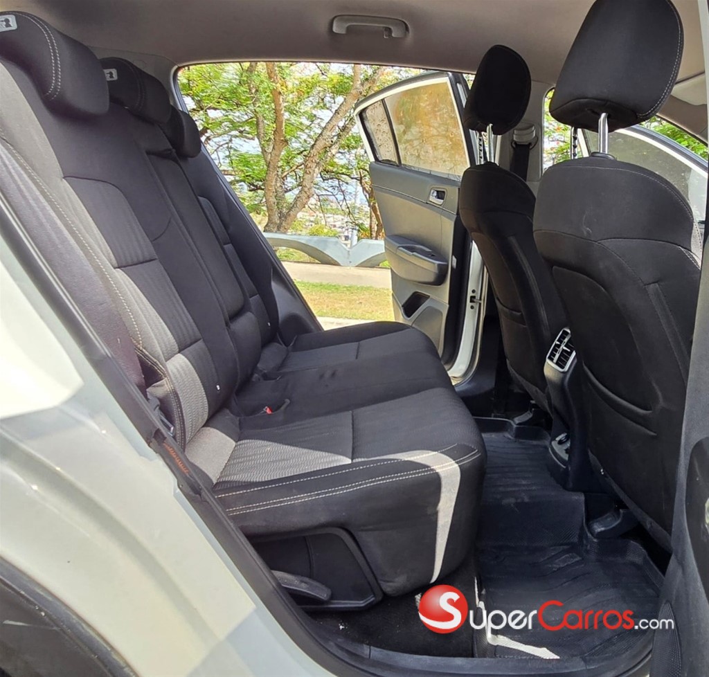 2017 Kia Sportage LX — foto 10 / 12