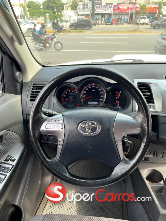 2014 Toyota Hilux SRV — foto 7 / 11
