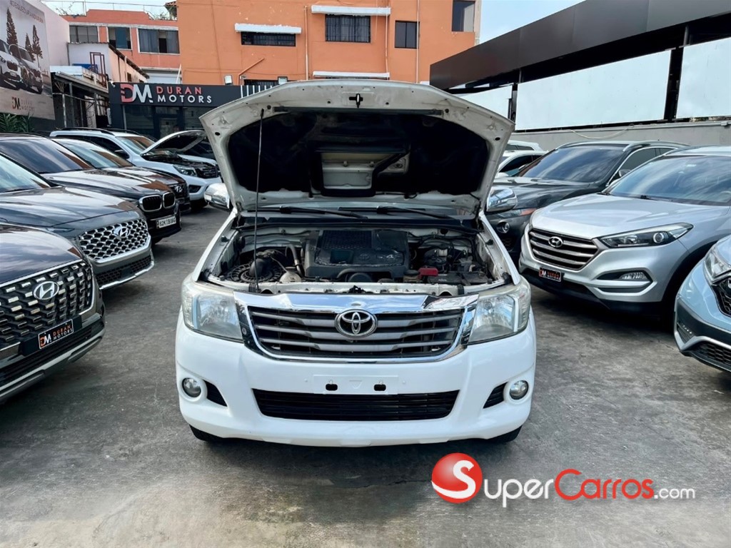 2014 Toyota Hilux SRV — foto 8 / 11