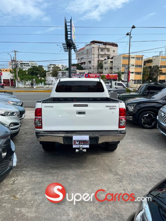 2014 Toyota Hilux SRV — foto 9 / 11