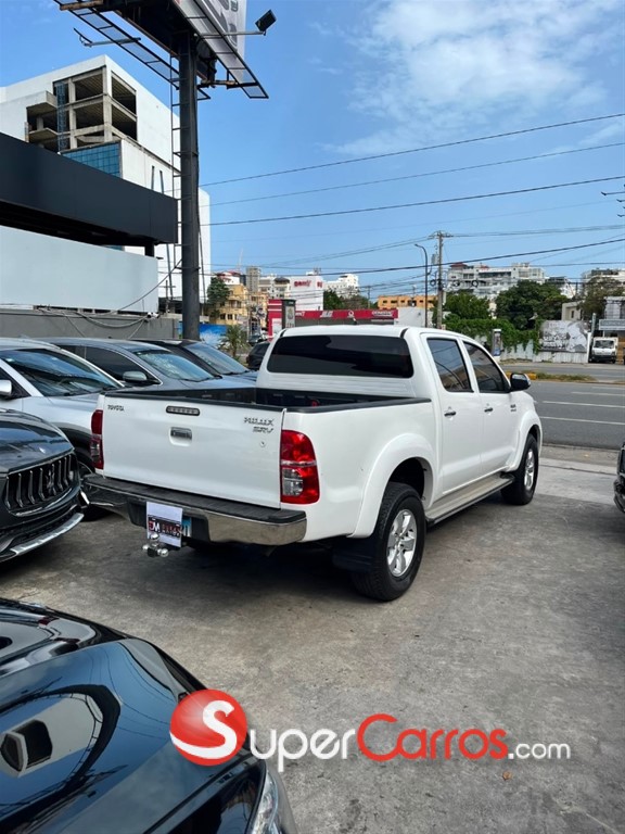 2014 Toyota Hilux SRV — foto 11 / 11