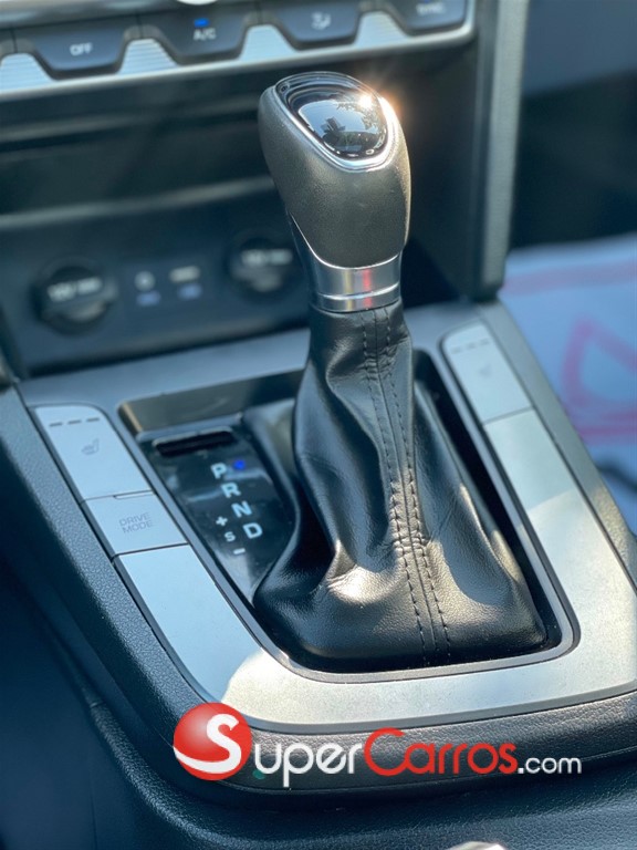 2020 Hyundai Elantra Value Edition — foto 9 / 10