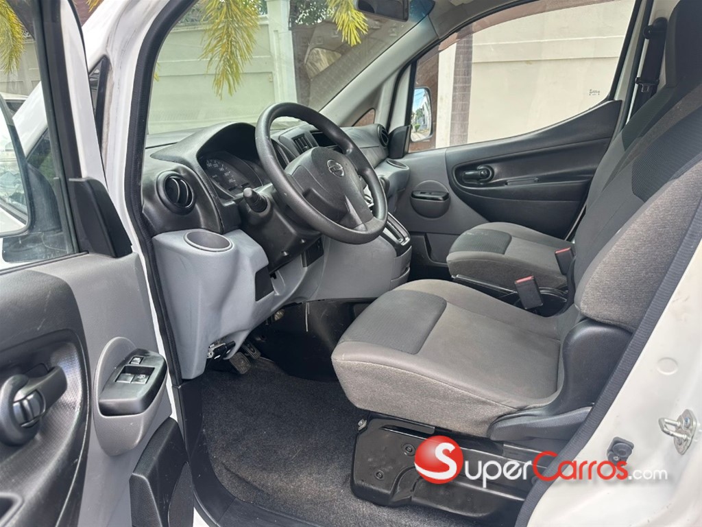2020 Nissan NV 200 — foto 8 / 12