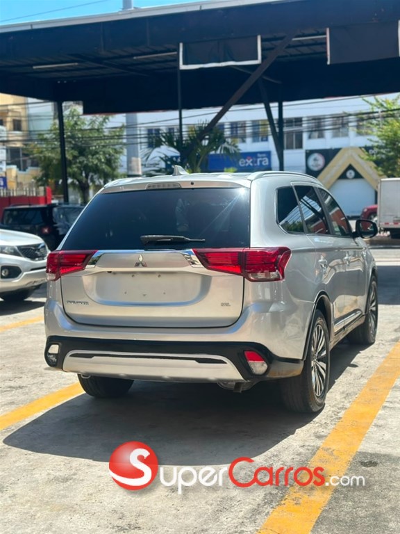 2020 Mitsubishi Motors Outlander SE — foto 5 / 11