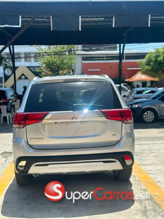 2020 Mitsubishi Motors Outlander SE — foto 6 / 11