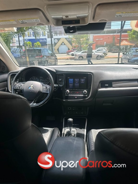 2020 Mitsubishi Motors Outlander SE — foto 9 / 11