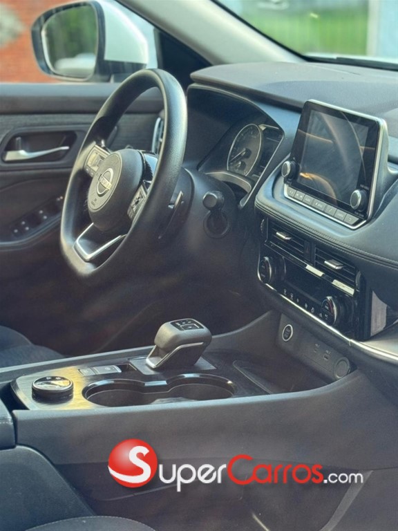 2023 Nissan Rogue SV — foto 8 / 12