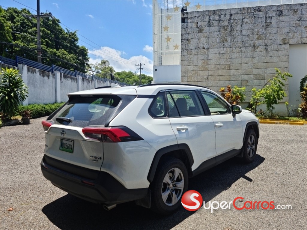 2025 Toyota RAV4 XLE — foto 3 / 12