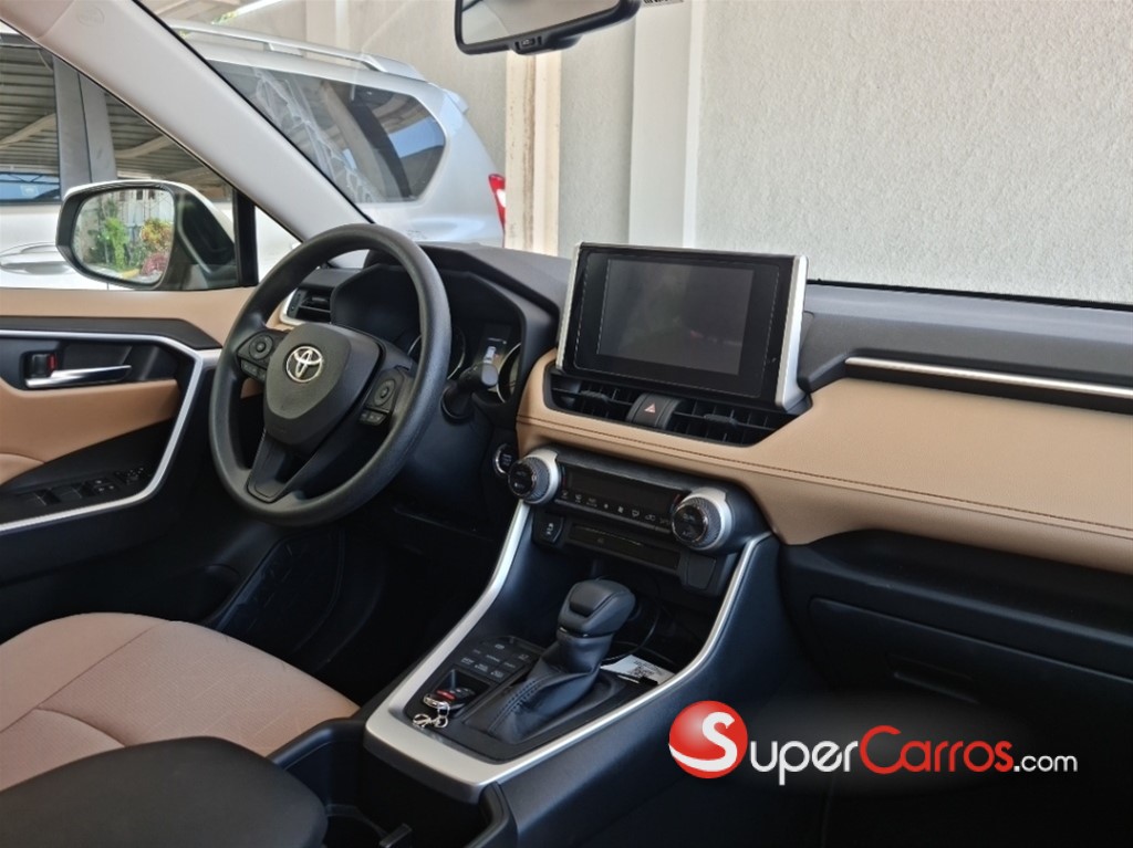 2025 Toyota RAV4 XLE — foto 6 / 12