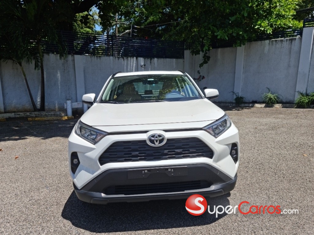 2025 Toyota RAV4 XLE — foto 8 / 12