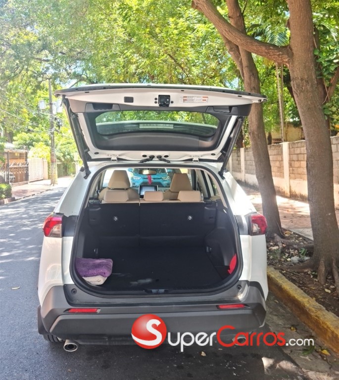 2025 Toyota RAV4 XLE — foto 9 / 12