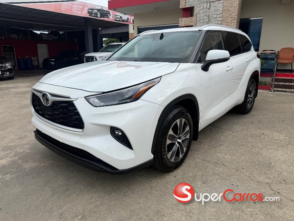 2022 Toyota Highlander XLE — foto 2 / 12