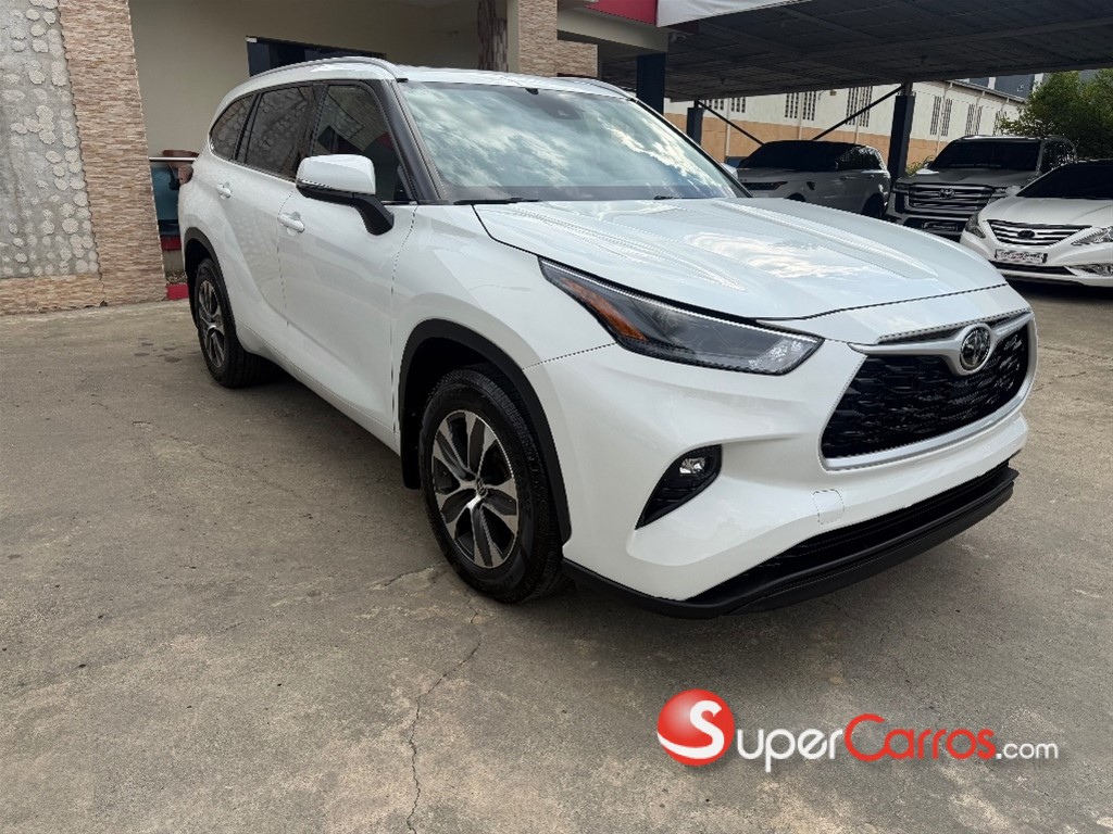 2022 Toyota Highlander XLE — foto 3 / 12