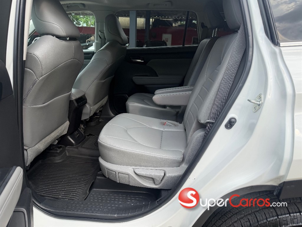 2022 Toyota Highlander XLE — foto 8 / 12