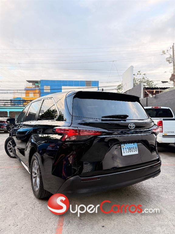 2021 Toyota Sienna LE — foto 4 / 11