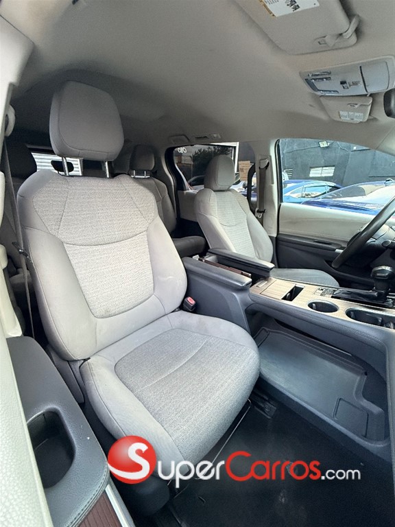 2021 Toyota Sienna LE — foto 6 / 11