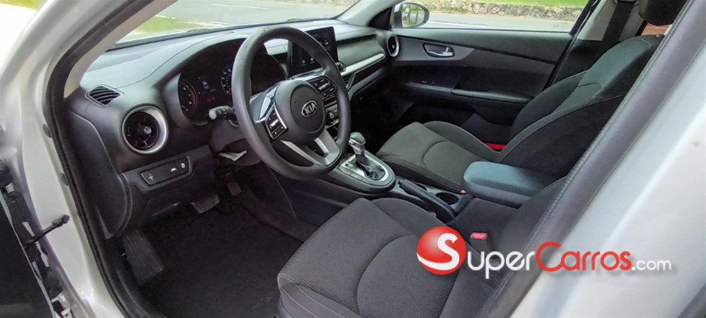 2020 Kia Forte LX — foto 8 / 12