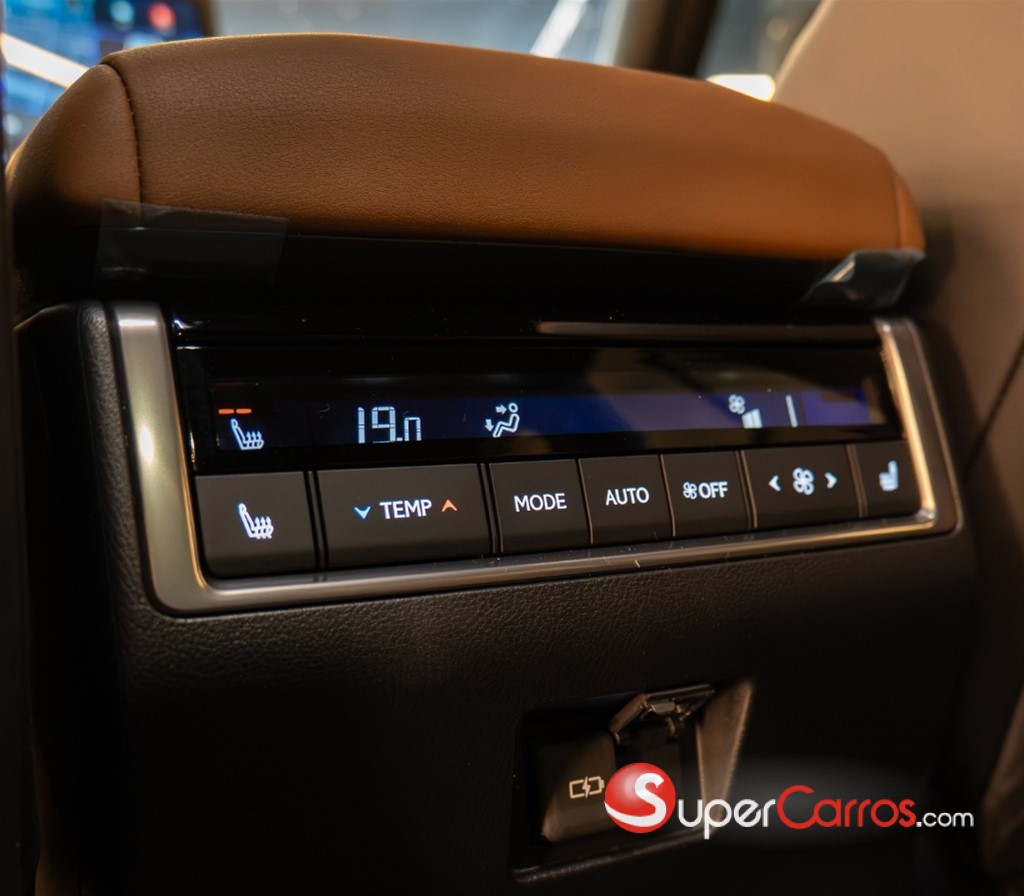 2026 Lexus GX 550 — foto 10 / 12