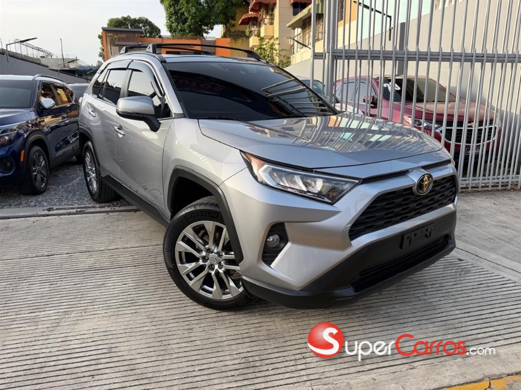 2021 Toyota RAV4 XLE — foto 2 / 10