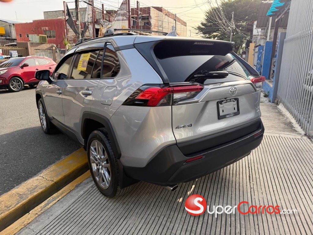 2021 Toyota RAV4 XLE — foto 4 / 10