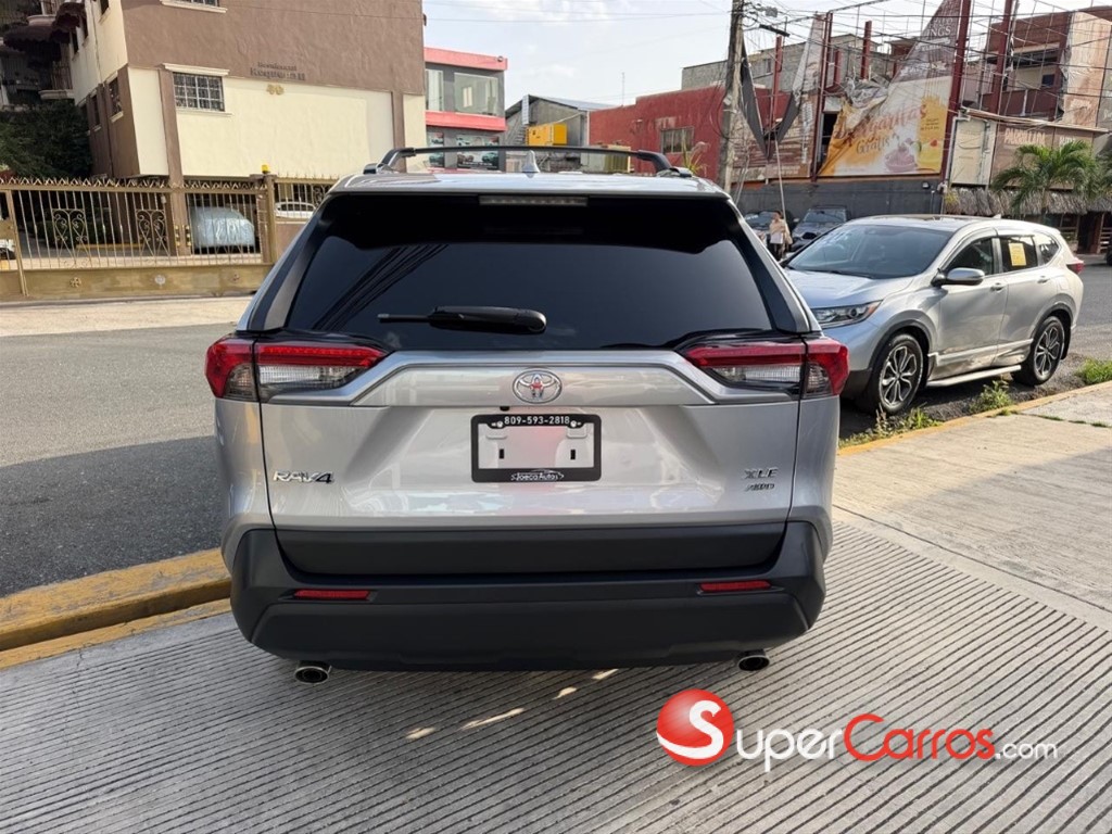 2021 Toyota RAV4 XLE — foto 5 / 10