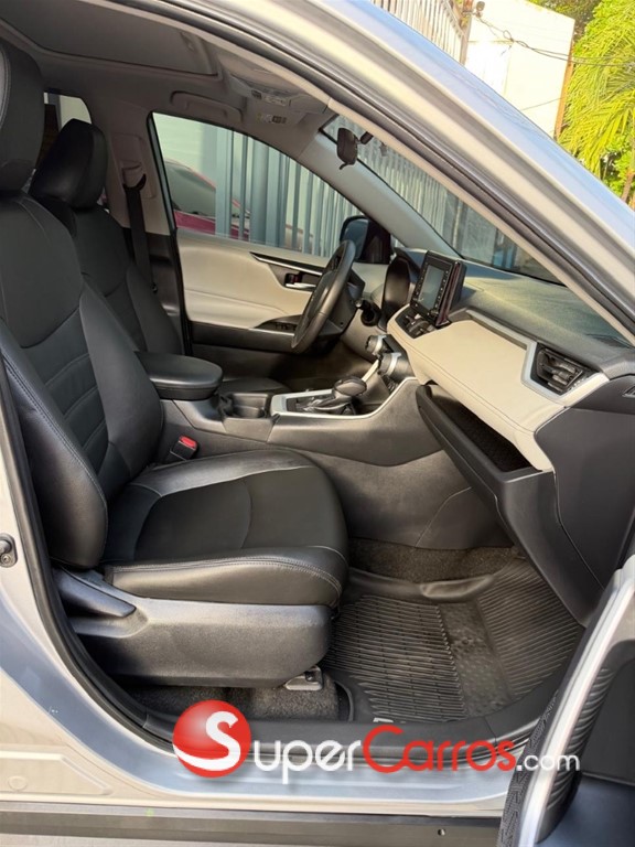 2021 Toyota RAV4 XLE — foto 8 / 10