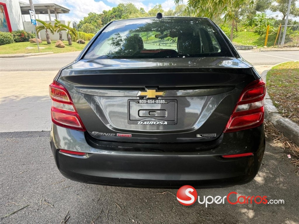 2018 Chevrolet Sonic Premier — foto 4 / 11