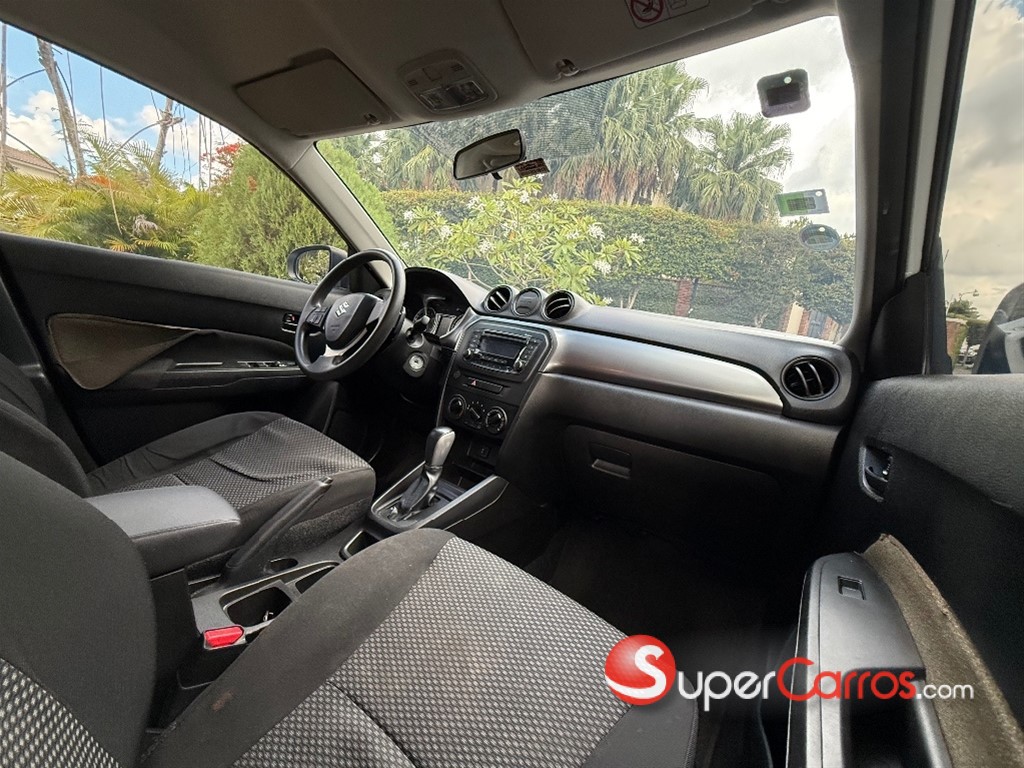 2021 Suzuki Vitara GL — foto 8 / 10
