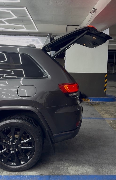 2018 Jeep Grand Cherokee — foto 3 / 4