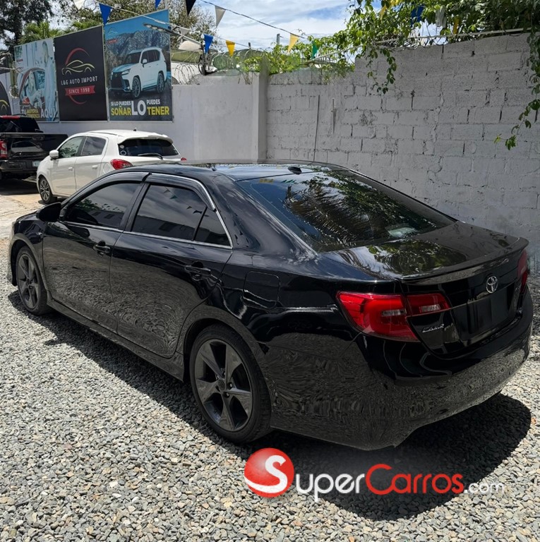 2014 Toyota Camry SE — foto 5 / 9